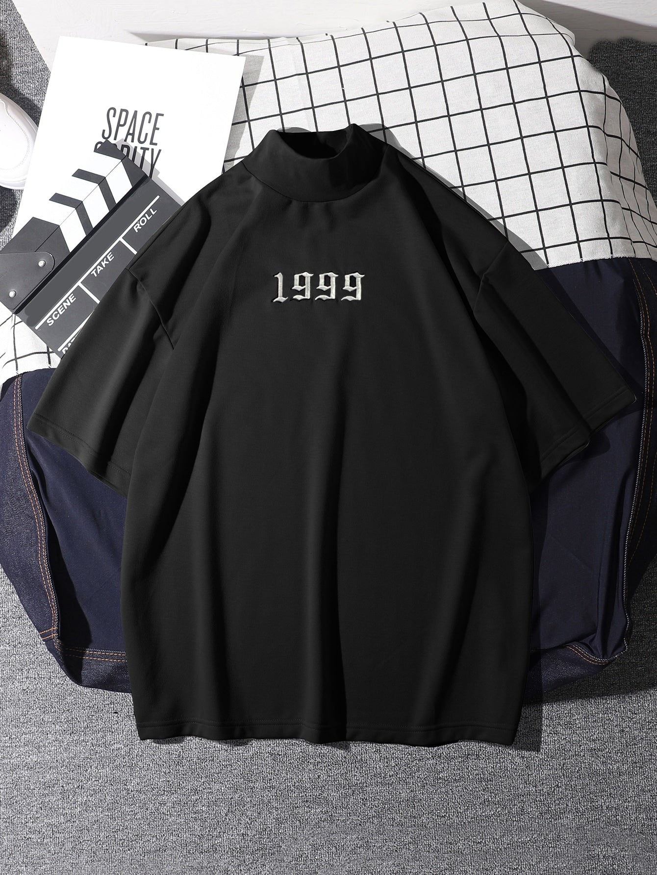 Manfinity Hypemode Men Number Embroidery Mock Neck Tee