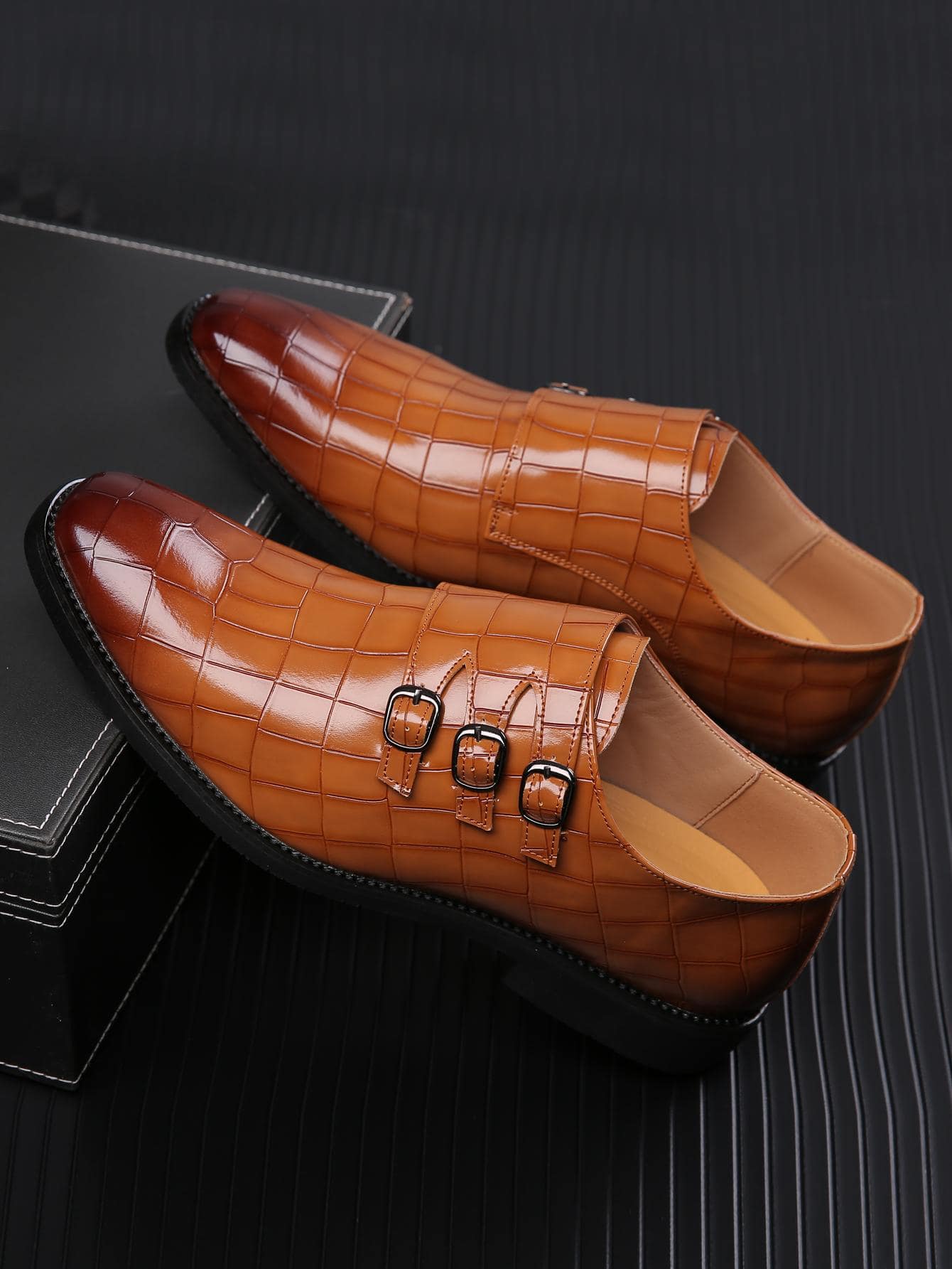A Pair Of Business Fashion Trendy Casual Men's Formal Shoes And Leather Shoes