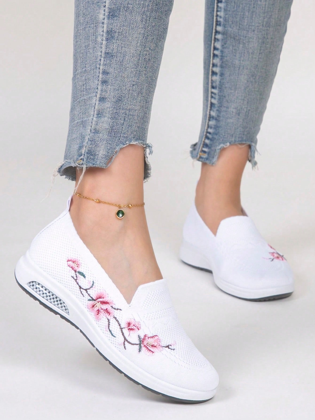 Women's Mesh Breathable, Comfortable, Lightweight, Round Toe, Slip-on, Embroidered Sneakers With Air Cushion. Spring New Arrival
