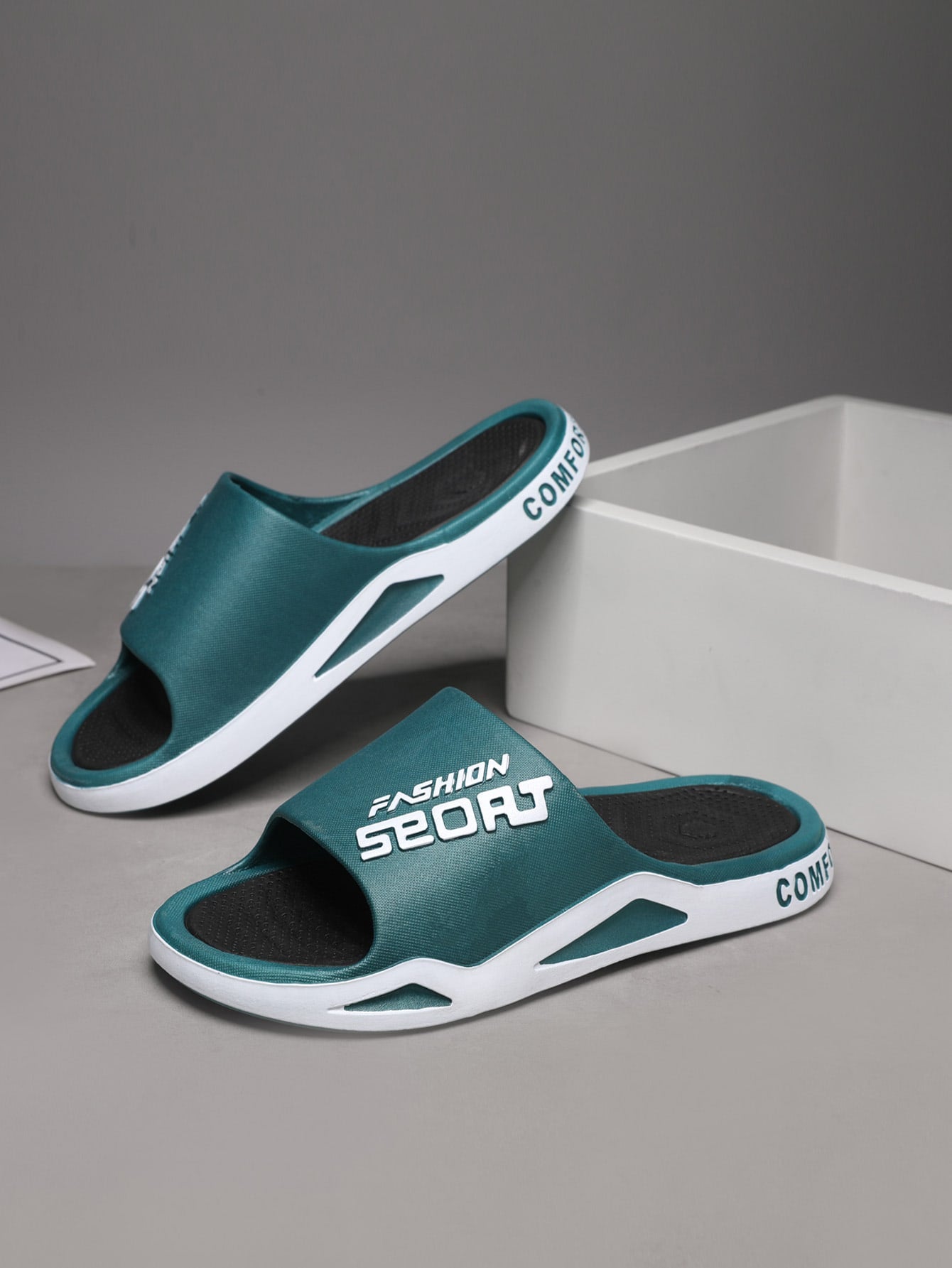 Fashionable & Comfortable Outdoor Slippers That Can Be Worn Outside