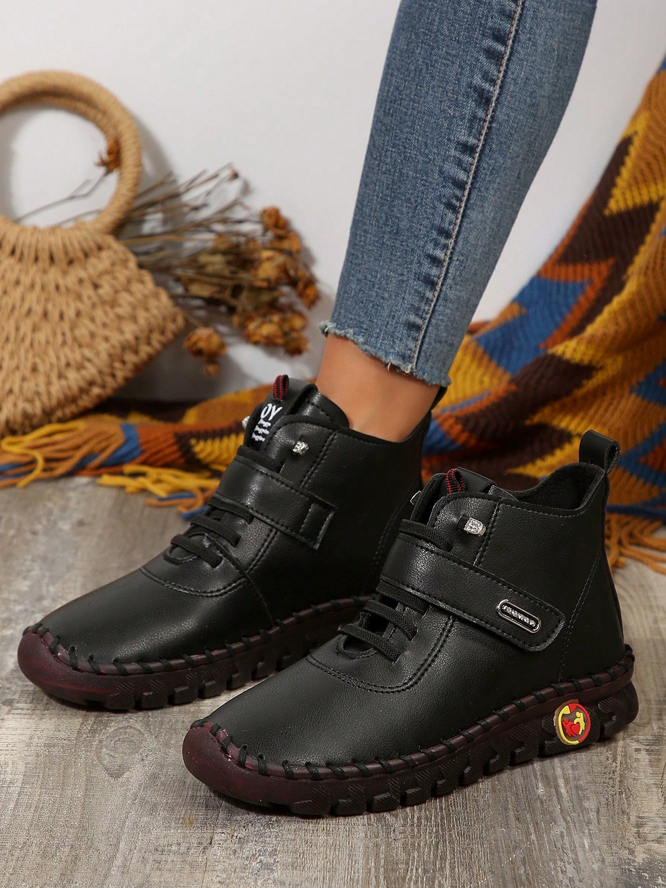 Autumn And Winter Lightweight Warm Women's Boots, Mother's Shoes, Elastic Soft Sole Hand-stitching Casual Boots