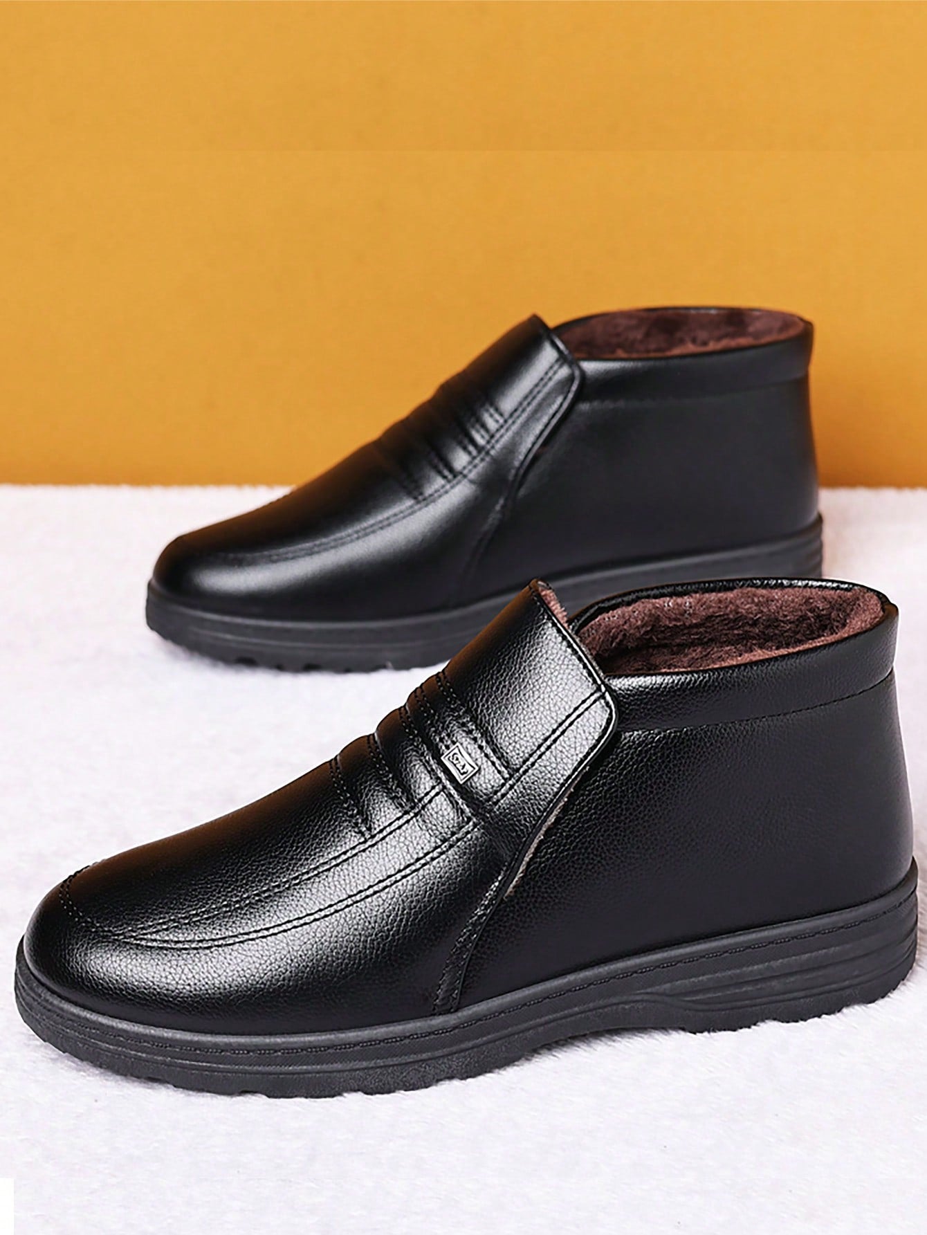 Men's Mid-top Leather Shoes With Plush Lining For Autumn And Winter