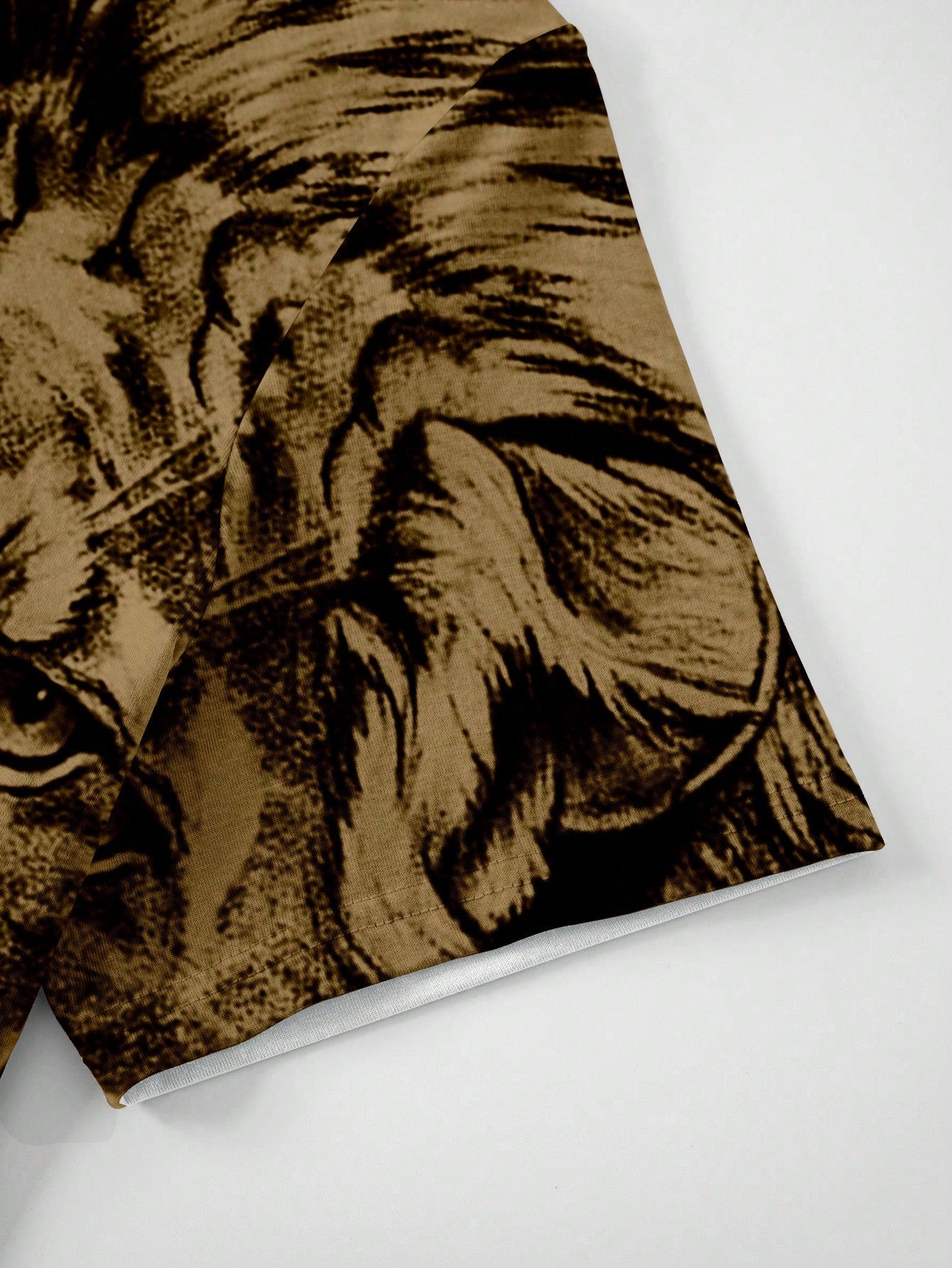 Manfinity Men's Lion Print T-shirt