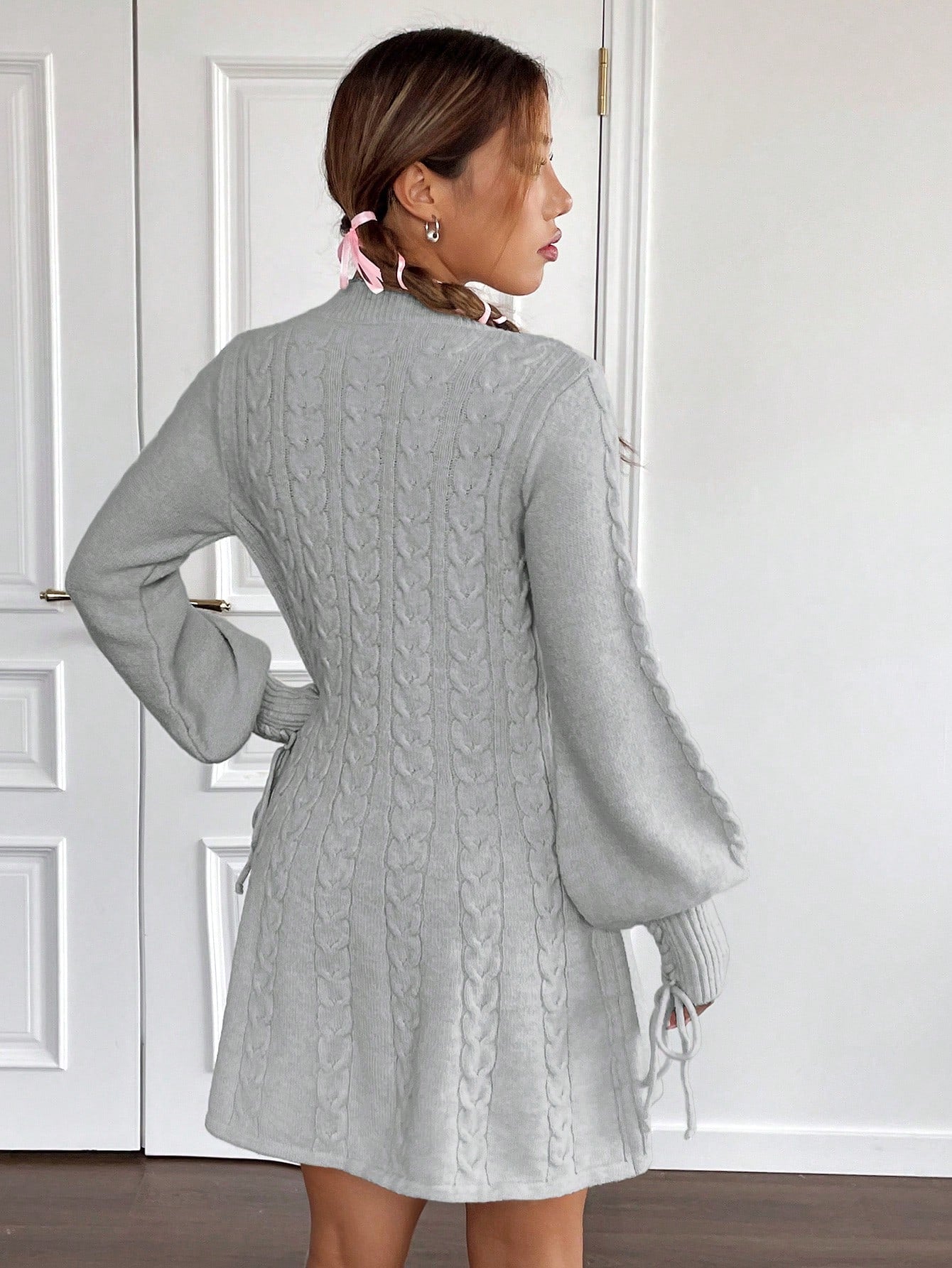 Qutie Women's V-neck Lantern Sleeve Sweater Dress