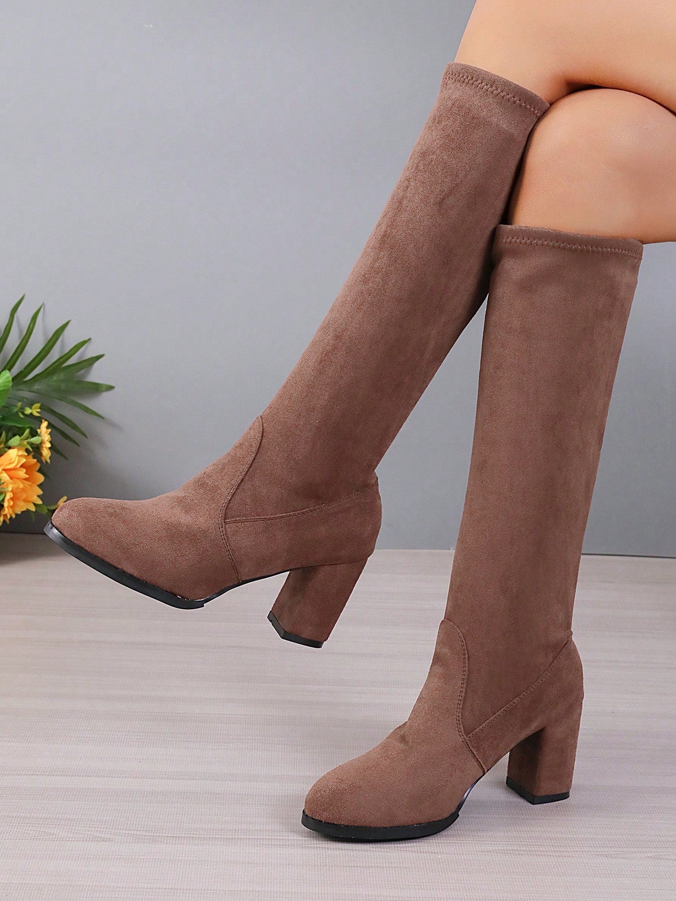 Autumn And Winter Brown Long Boots With Low Heels, Flat Soles, Elastic And Slimming Design For Students