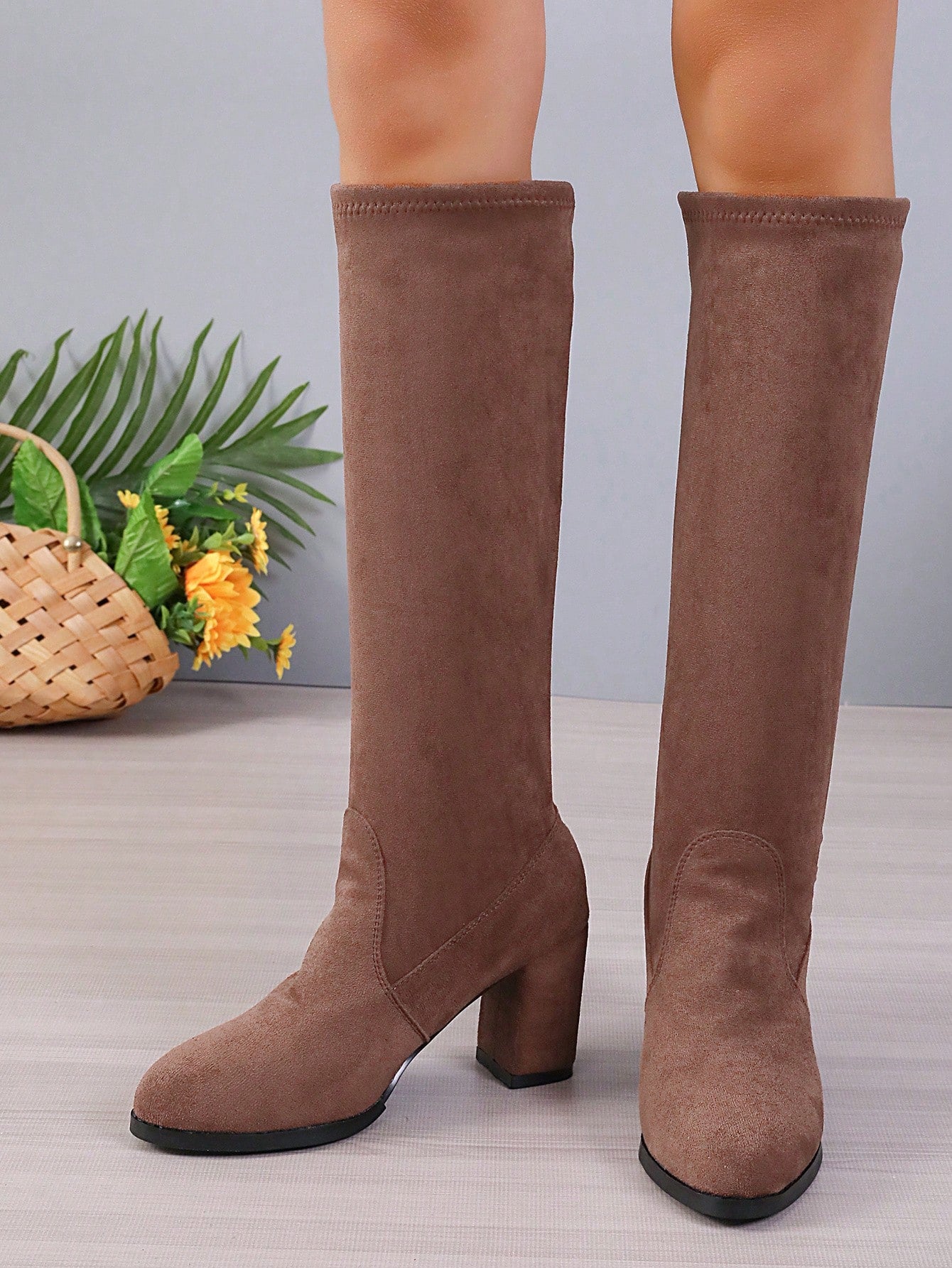 Autumn And Winter Brown Long Boots With Low Heels, Flat Soles, Elastic And Slimming Design For Students