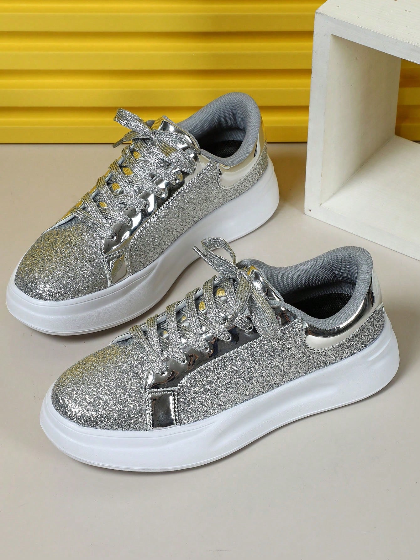 Comfortable And Simple Fashionable Outdoor Walking Casual Shoes City Series Versatile Shoelace Xercise Travel Flat Shoes Round Toe Glitter Low-Cut Color Block Festival Gift Men's Sports Shoes