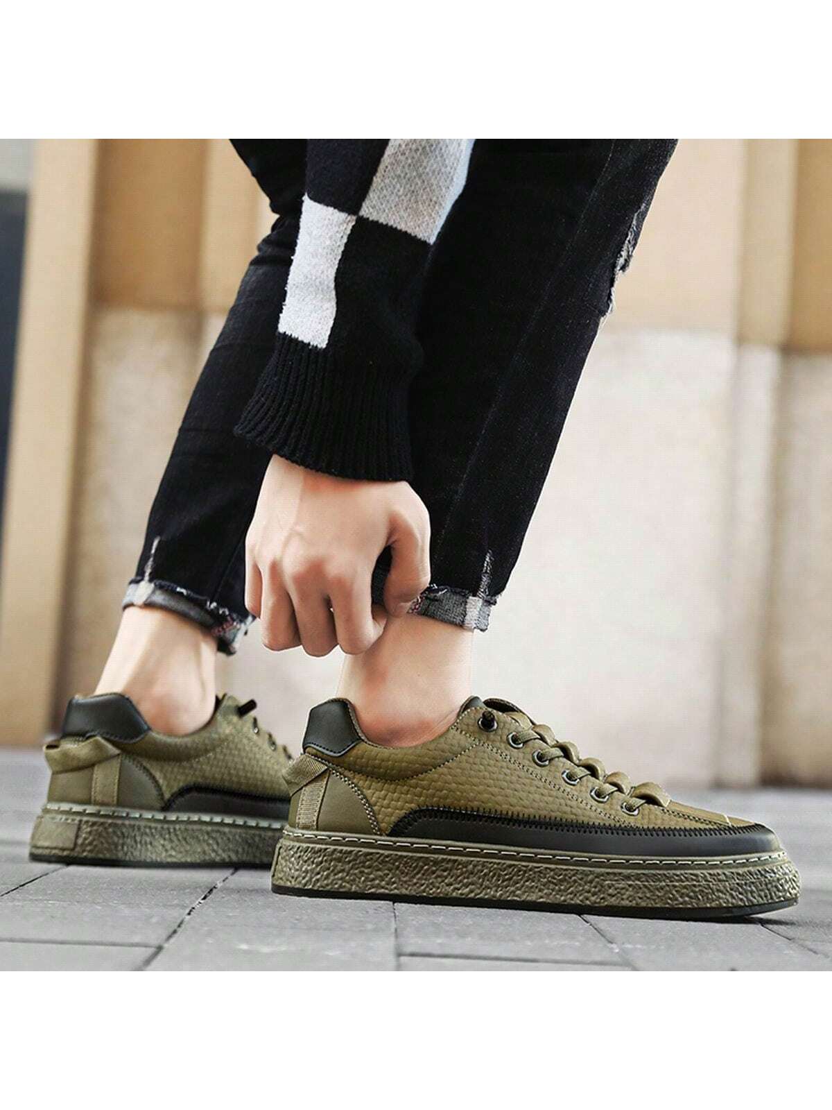 Slip-On Men's Shoes, Casual Thick-Soled Board Shoes, Trendy Leather Surface, Simple And Fashionable, For Autumn And Winter